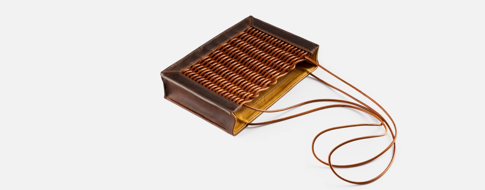 محصولات چرم سازه های ماکان makan leathercrafts